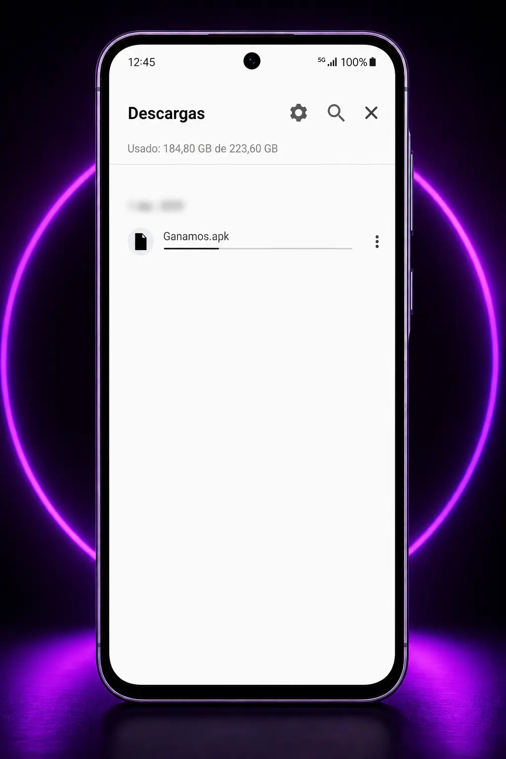 Pasos para descargar e instalar el APK de Ganamos en Android, mostrando pantalla de configuración y descarga en el celular.